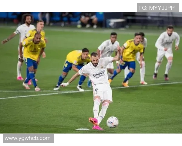 皇马2-0击败皇家社会，本泽马双响，继续领跑西甲榜